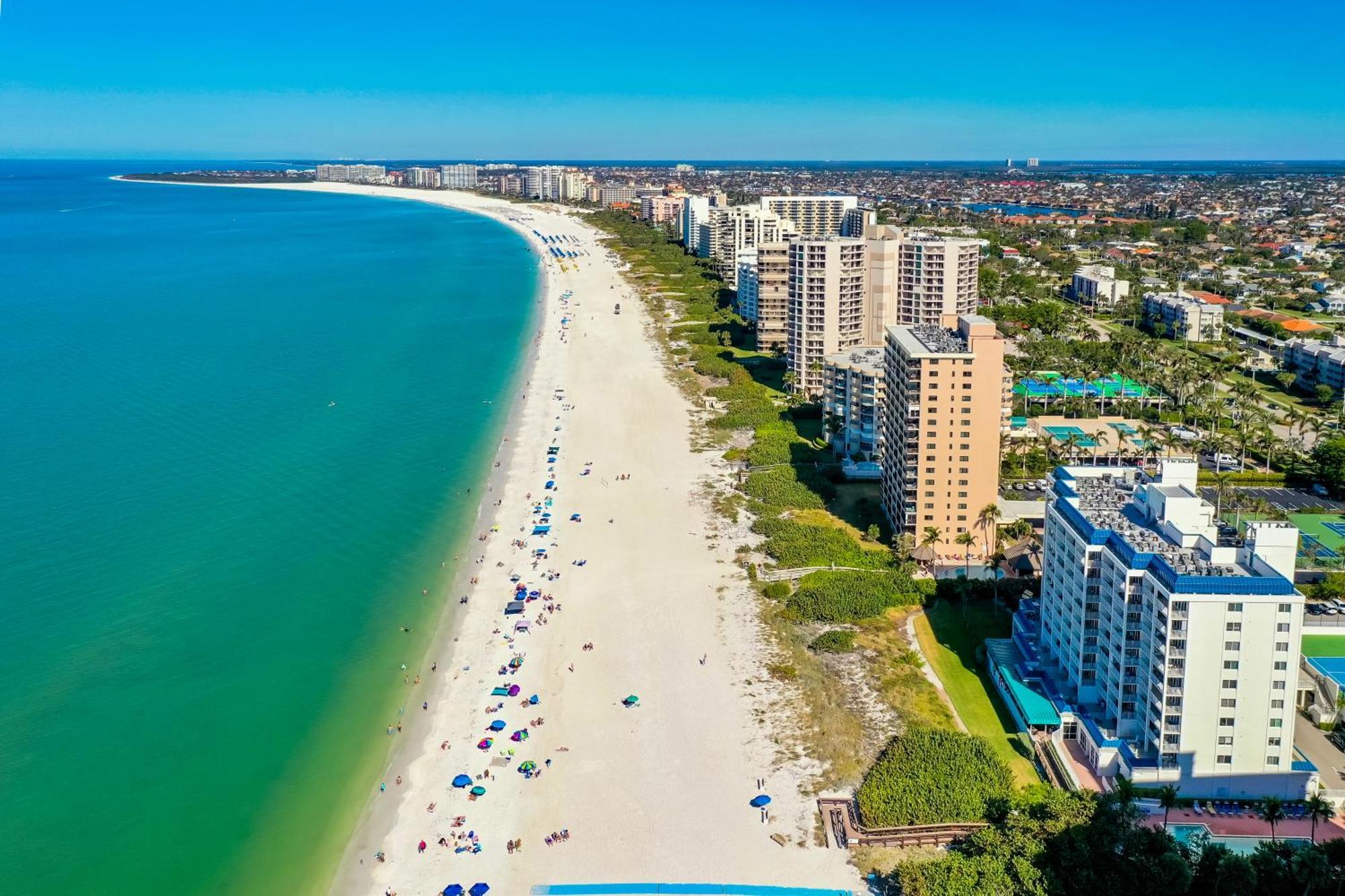 Beachfront At The Apollo Where The Famous Sunsets Never Get Old! マルコ・アイランド エクステリア 写真