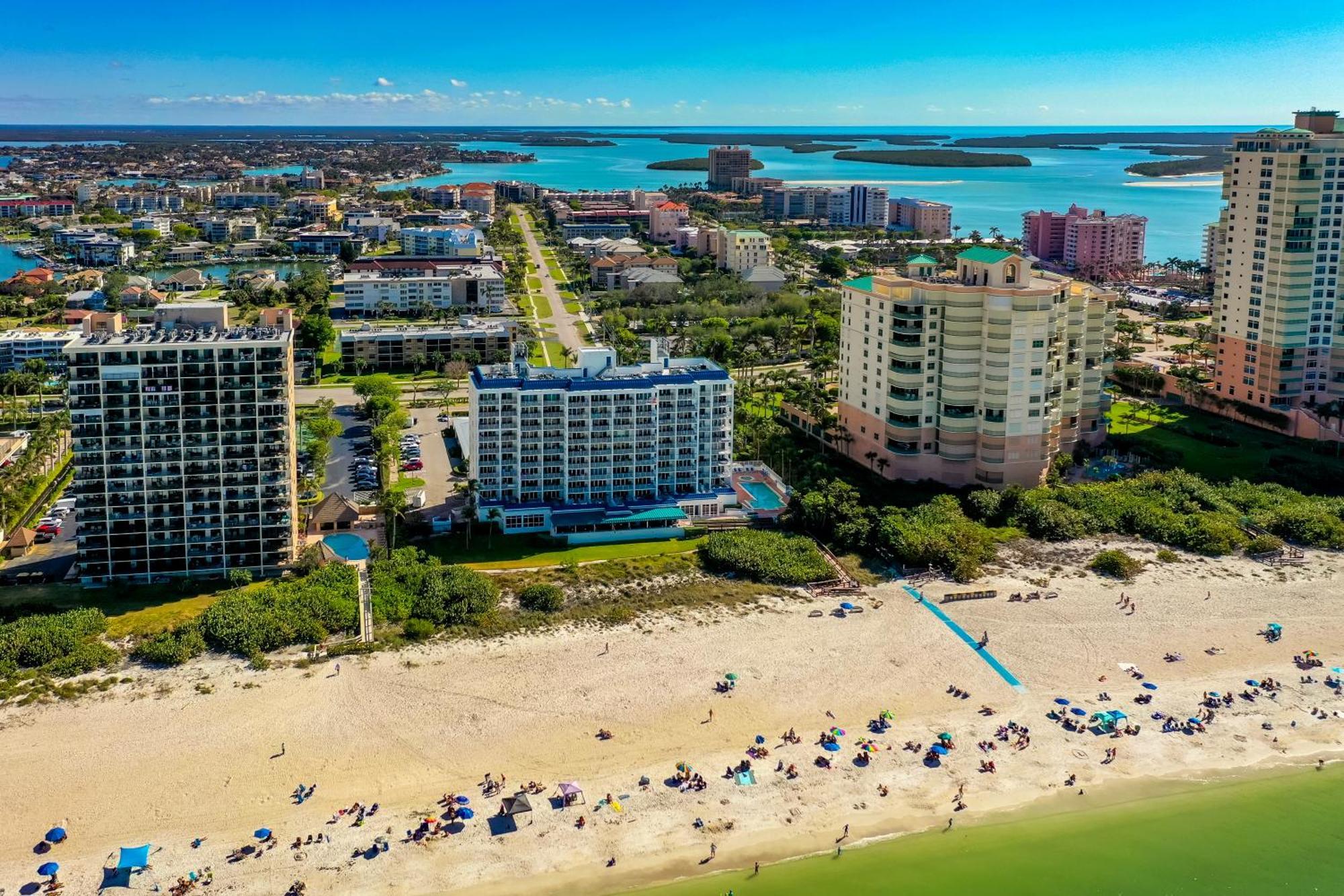 Beachfront At The Apollo Where The Famous Sunsets Never Get Old! マルコ・アイランド エクステリア 写真