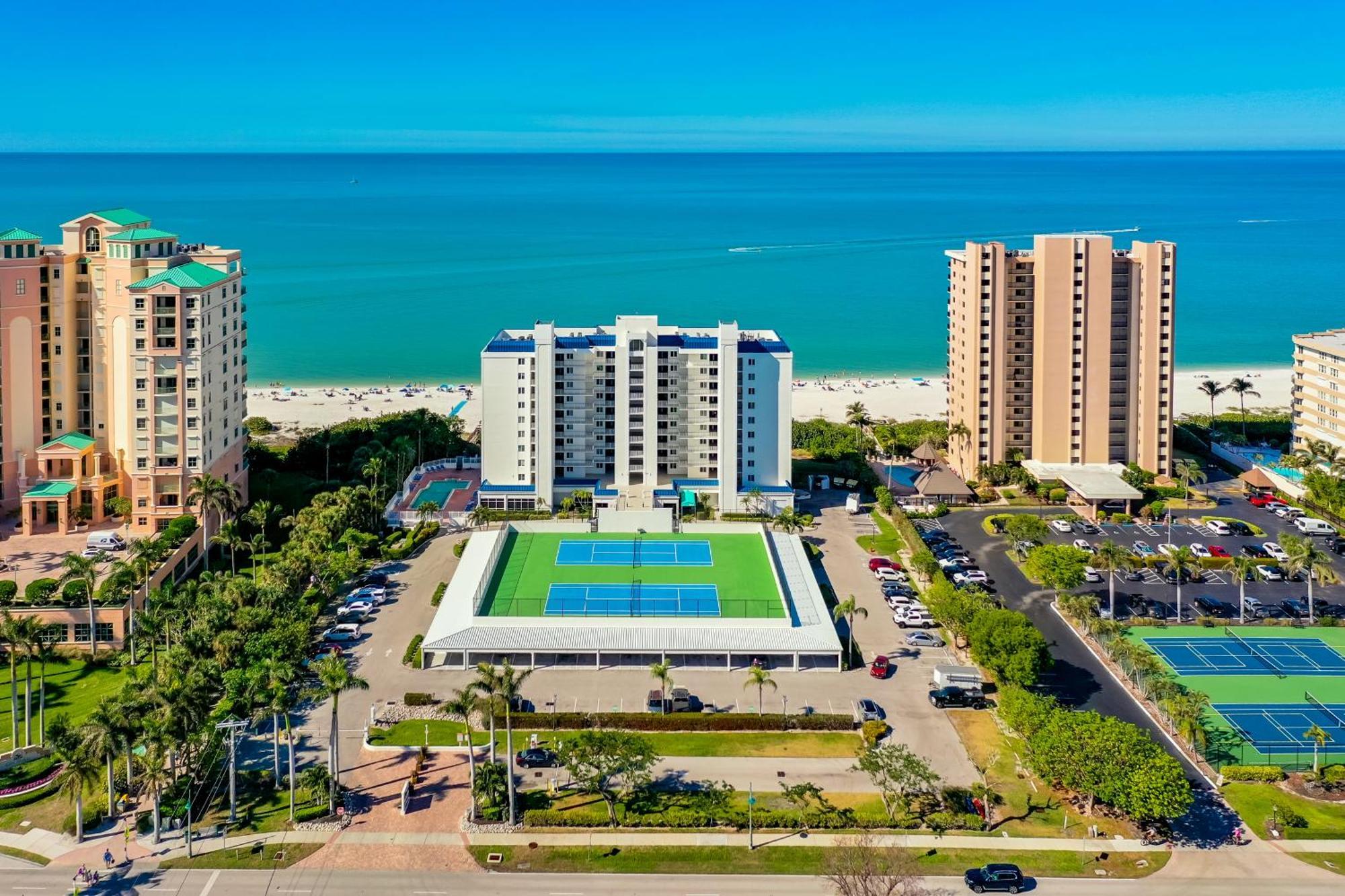 Beachfront At The Apollo Where The Famous Sunsets Never Get Old! マルコ・アイランド エクステリア 写真